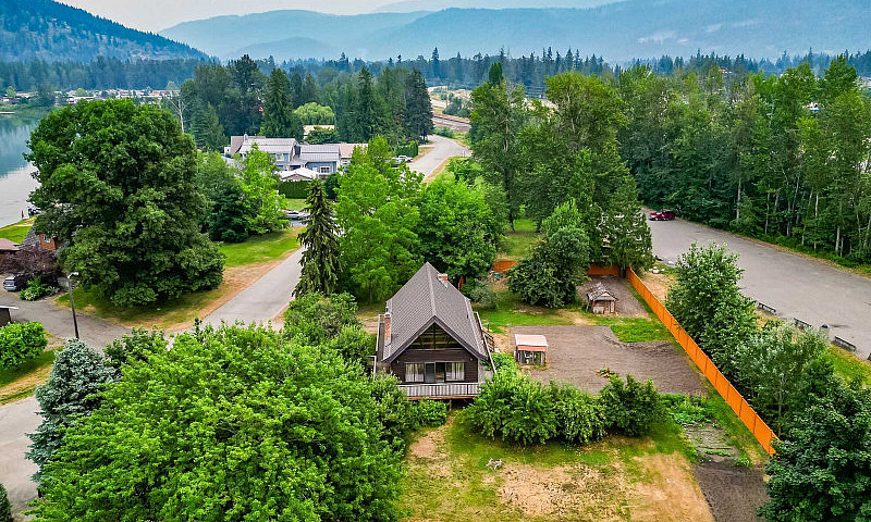 1416 Silver Sands Rd...