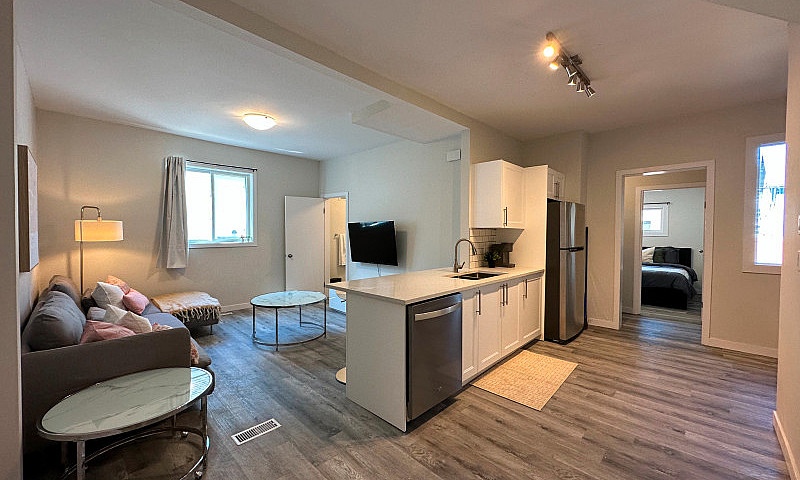 Fully Furnished 3 Be...