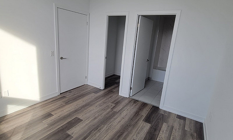Upgraded 1 Bed + Den...