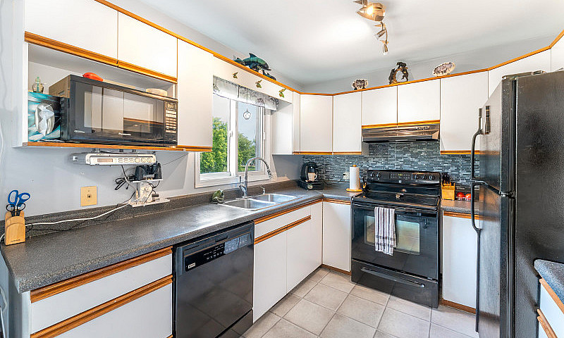 888 Sq Ft, 3 Bedroom...