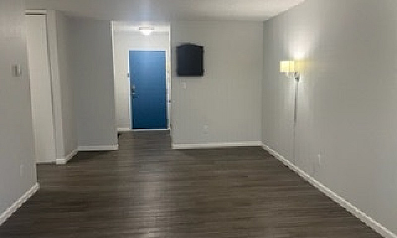 Top-Floor 2-Bedroom ...