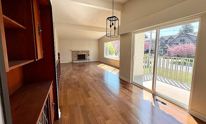 Bright & Spacious 3B...