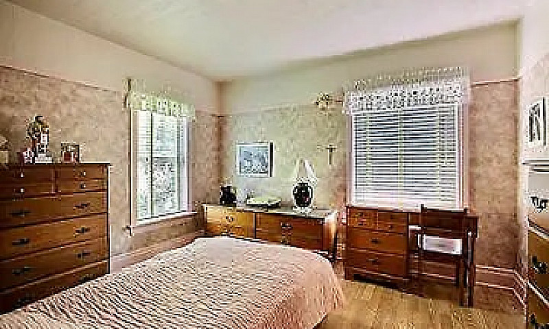 House For Sale - 910...