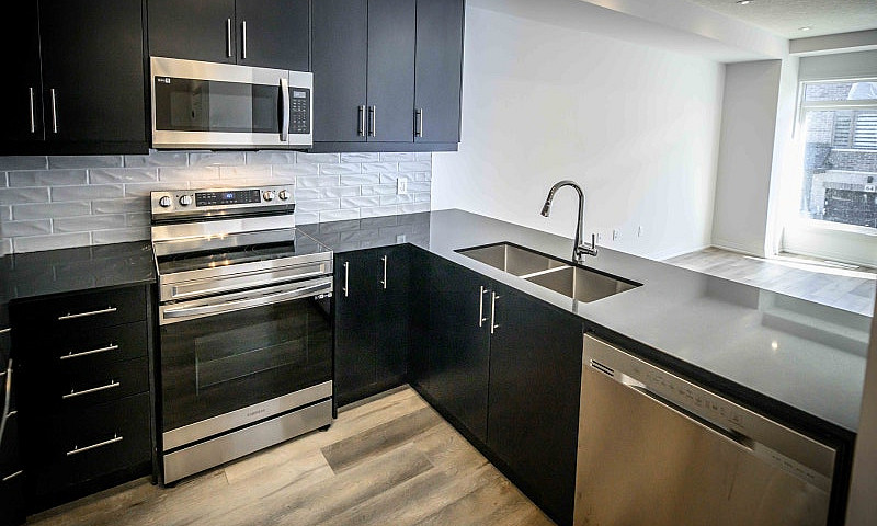 3-Storey Townhome In...