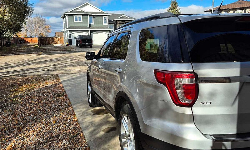 Ford Explorer Xlt...