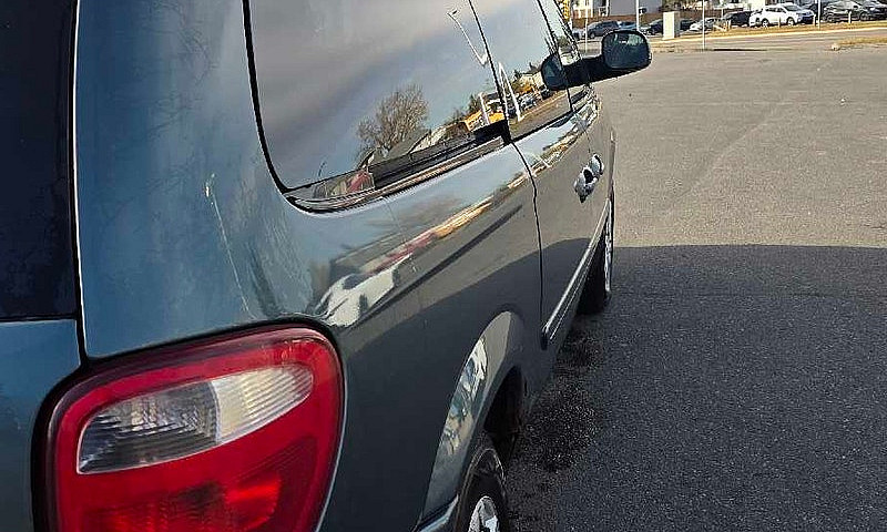 2005 Dodge Grand Car...
