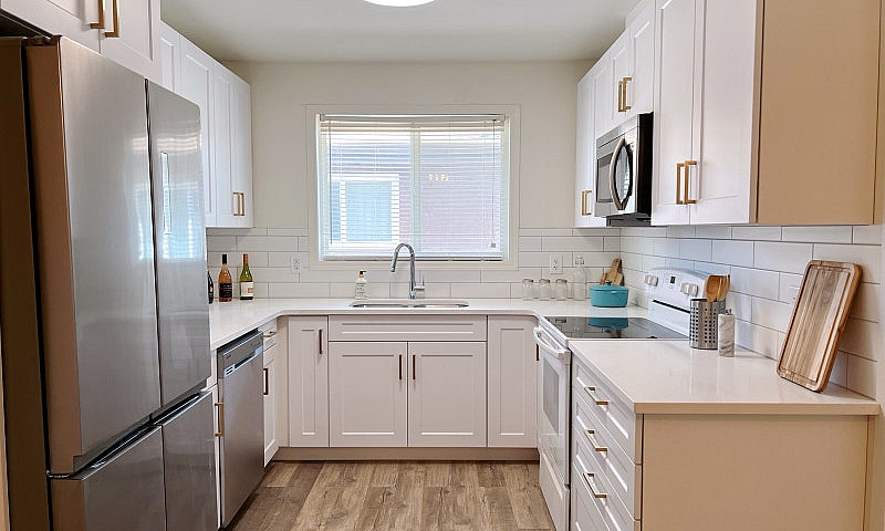 Newly Renovated 3 Be...