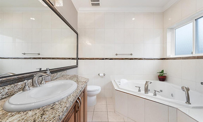 Furnished 4Bd/4Ba Sq...