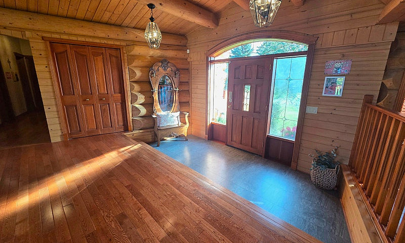 Stunning Log Home On...