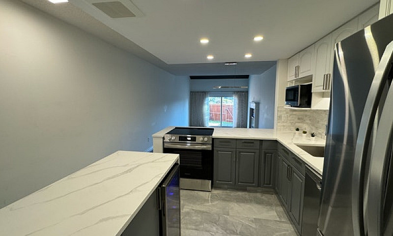 **3Bed +Den 1.5 Bath...