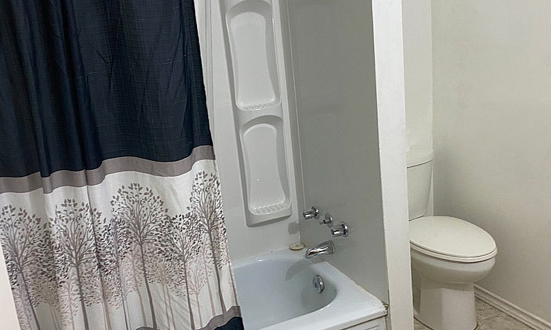 Large 2 Bedroom Dupl...