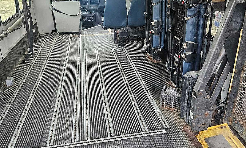 2009 Chevy Express 4...