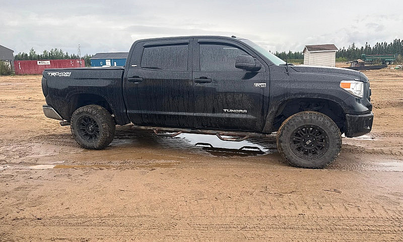 2017 Toyota Tundra T...