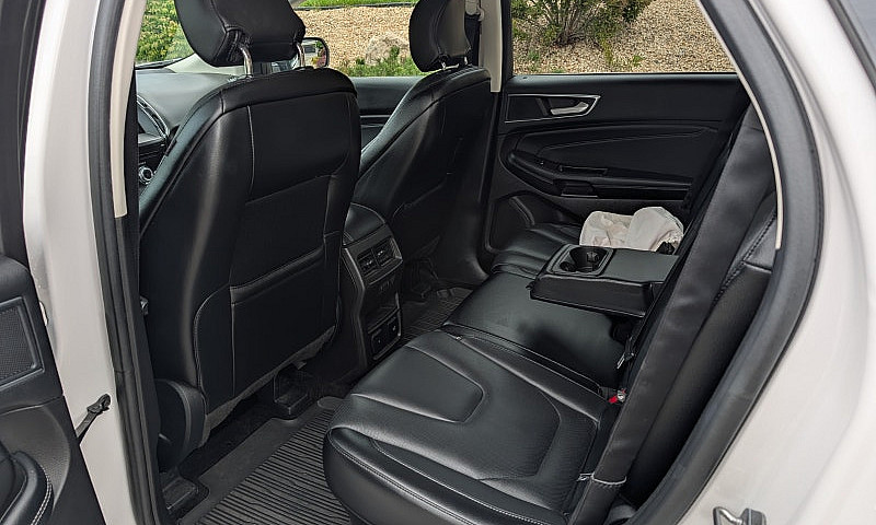 2017 Ford Edge Titan...