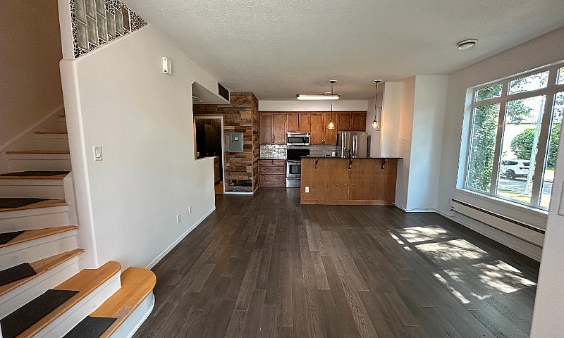  Stunning Townhome –...