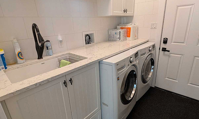 Fully Furnished 3 Ro...