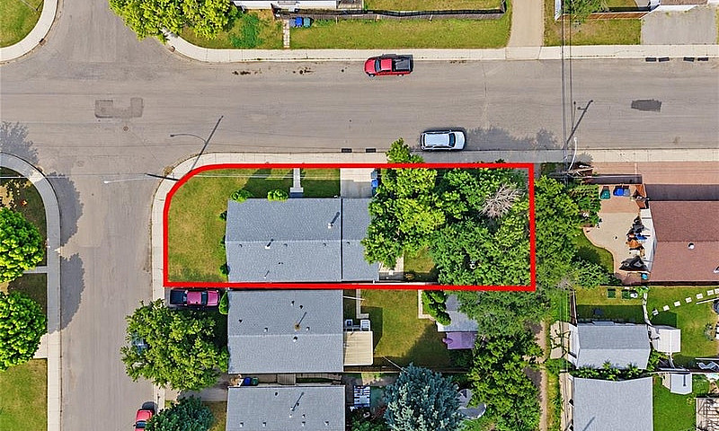 1535 Laura Avenue...