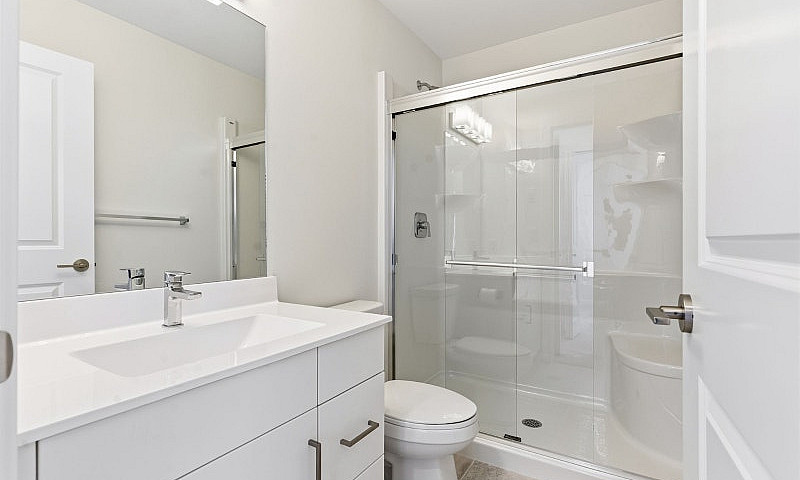 3 Bdrm, 2.5 Bath, Fl...