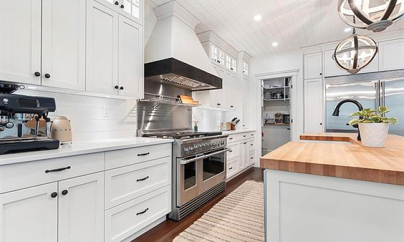 Luxury 4 Bed Home In...