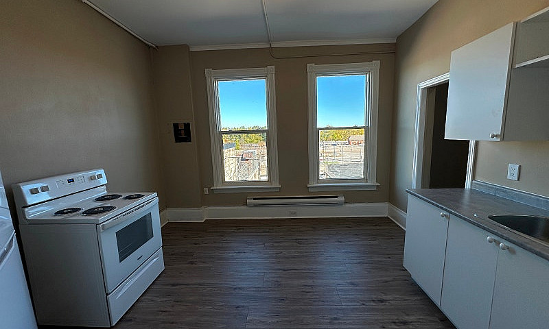 Studio Apt Downtown ...