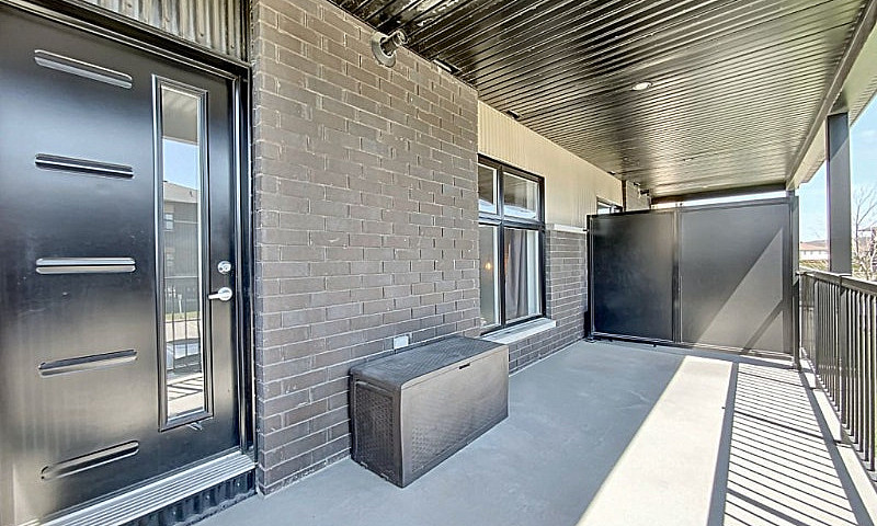 Très Beau Condo À Ay...