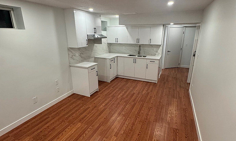 Great Location New B...