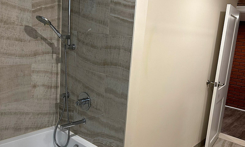 Spacious 2 Bedroom B...