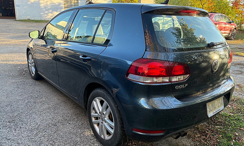 2011 Volkswagen Golf...