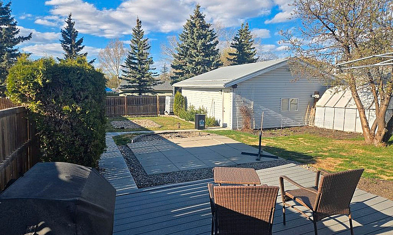House For Sale In Me...
