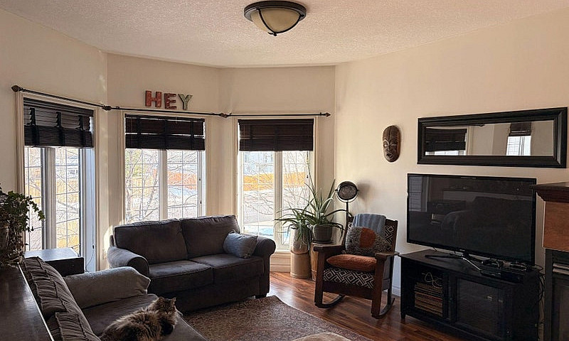 5 Bedroom Home In Su...