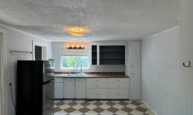 House For Sale - 114...