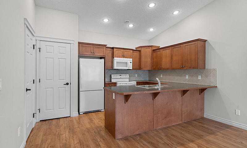 Gorgeous 1 Bed + Den...