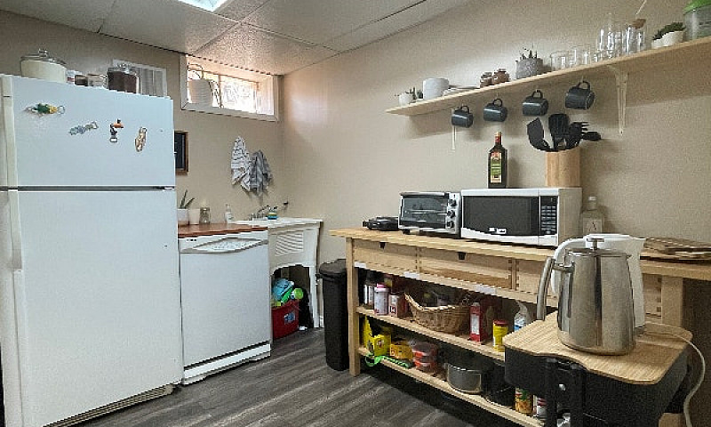 1 Bedroom Basement A...