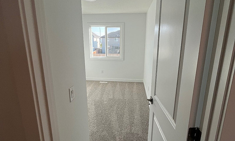 3 Bedrooms Apartment...