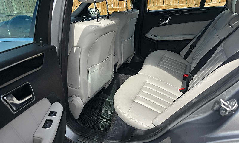 2010 Mercedes Benz E...