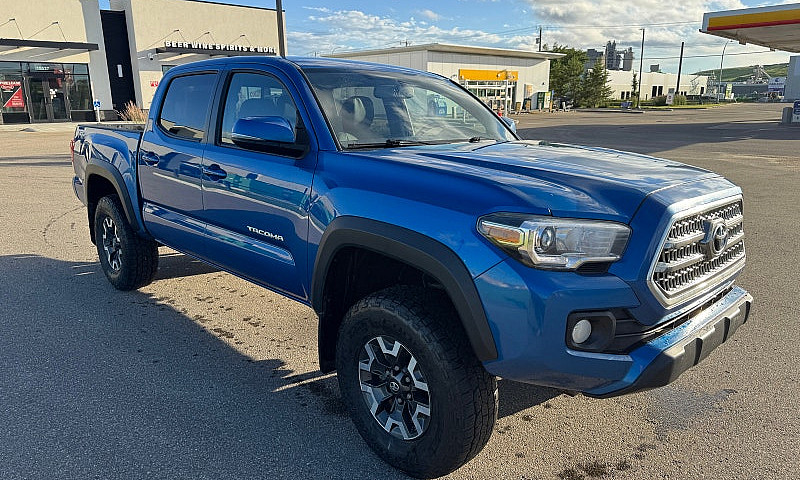 2017 Toyota Tacoma T...