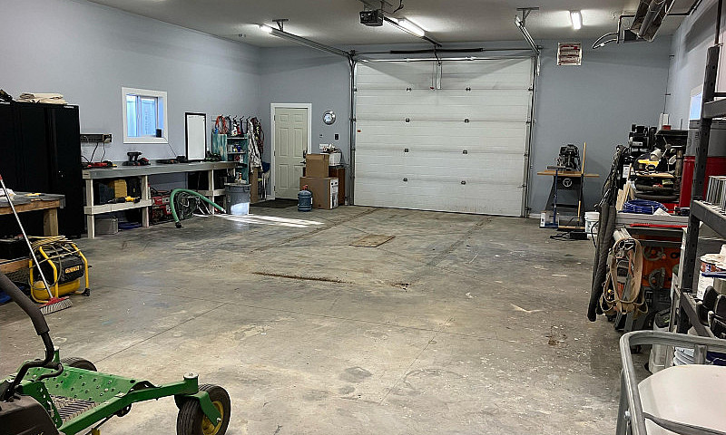 Shop With 4 Lots $19...