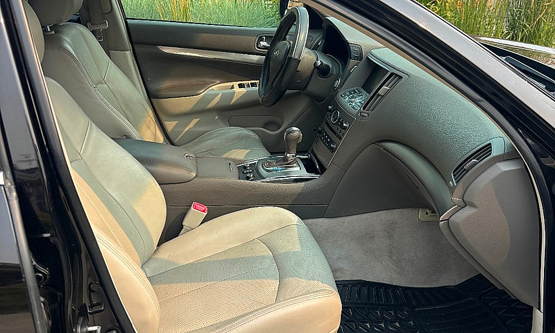 2011 Infinity G37X...