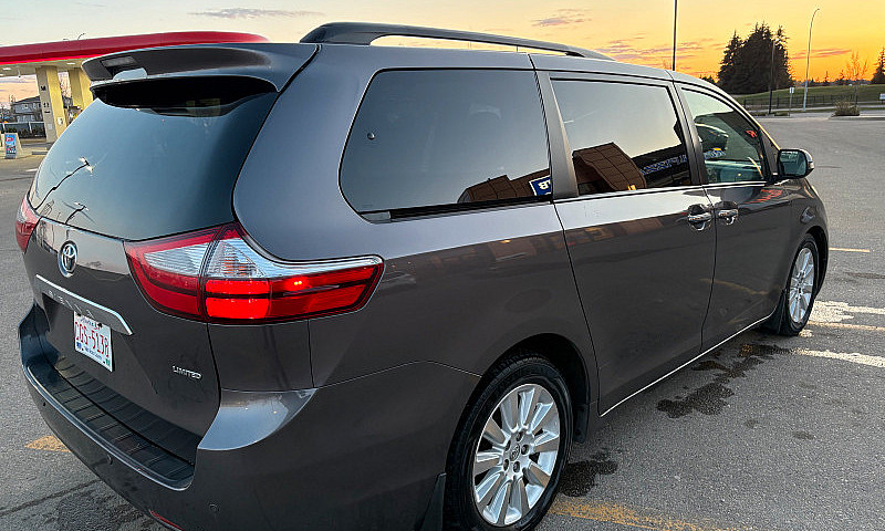 2015 Toyota Sienna L...