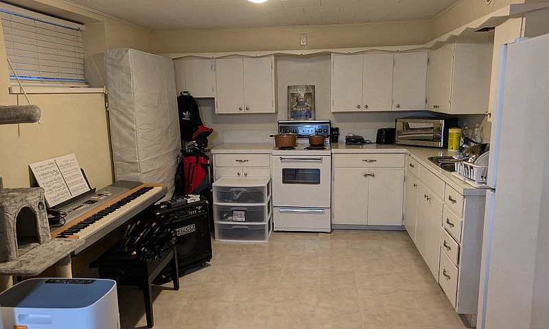 Bachelor Suite For R...