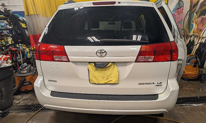 2004 Toyota Sienna A...