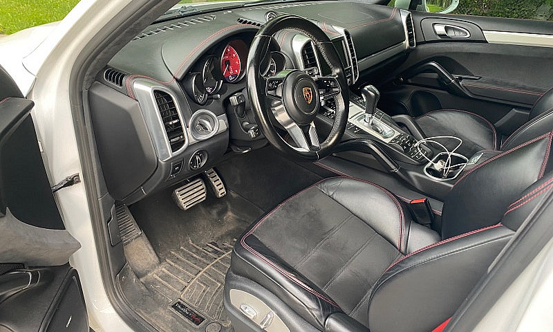 Porsche Cayenne Gts...