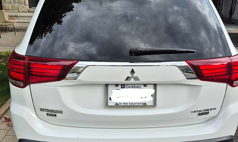 2016 Mitsubishi Outl...