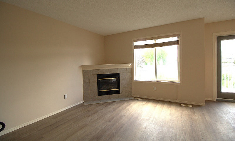 1/2 Duplex $284,900....