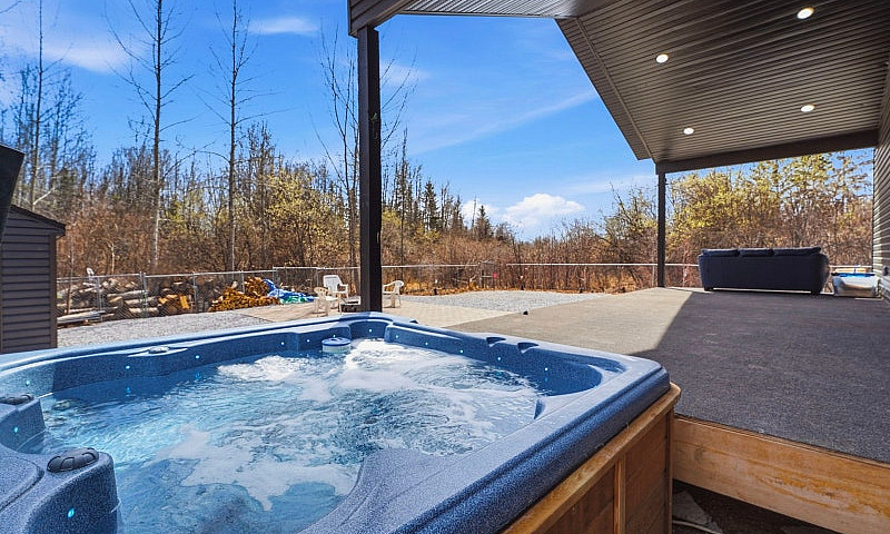 ✨ Lake Living At Its...