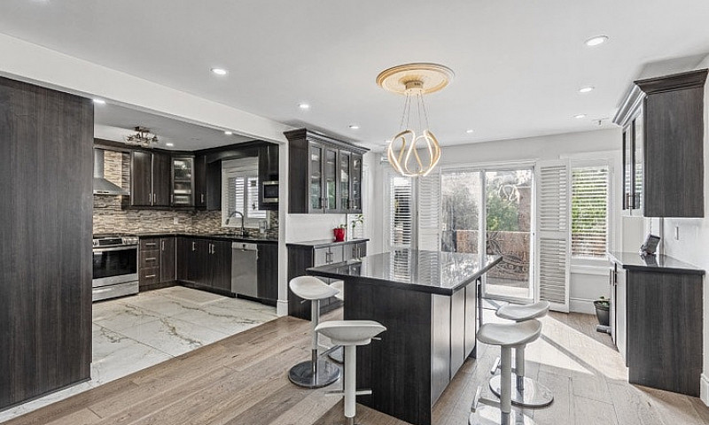 5054 Terry Fox Way -...