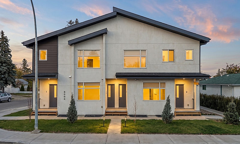 3 Beds 2.5 Baths Tow...