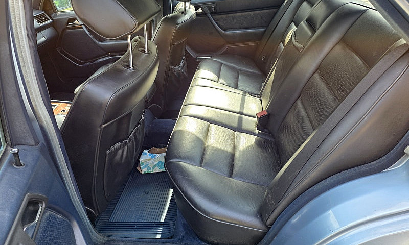 1987 Mercedes 300D...