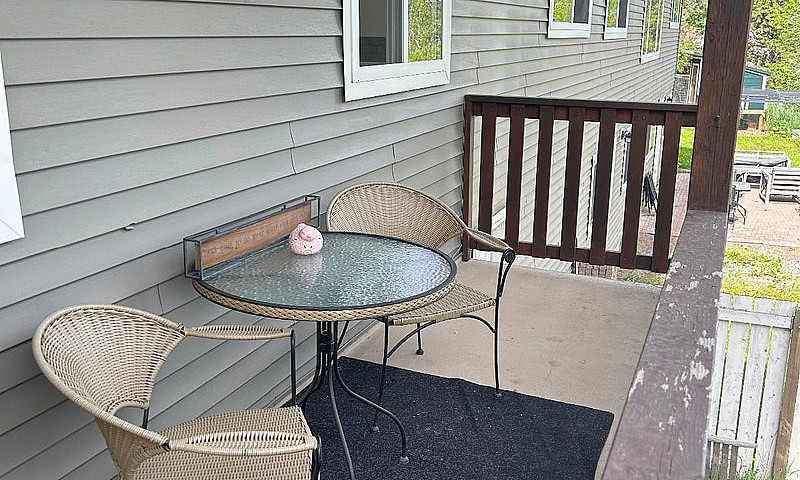 1 Br Suite W/ Privat...
