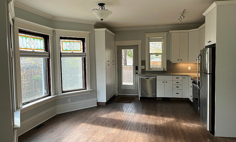 Gorgeous 1 Bedroom +...